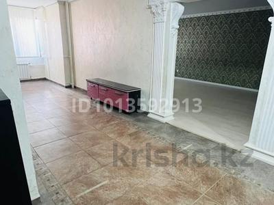 4-бөлмелі пәтер · 110 м² · 1/9 қабат, Мкр «Самал» 8, бағасы: 400 000 ₸ в Астане, Сарыарка р-н