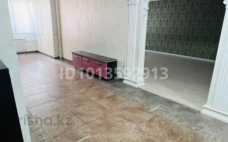 4-комнатная квартира · 110 м² · 1/9 этаж, Мкр «Самал» 8 за 400 000 ₸ в Астане, Сарыарка р-н — фото 2