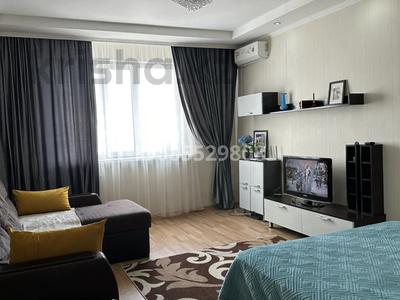 1-бөлмелі пәтер, 46 м², 3/9 қабат тәулігіне, Кумисбекова 3a, бағасы: 13 000 〒 в Астане, Сарыарка р-н