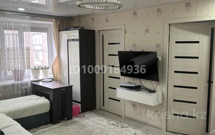 4-бөлмелі пәтер · 62.8 м² · 5/5 қабат, Есенберлина 55, бағасы: 18 млн ₸ в Жезказгане — фото 2