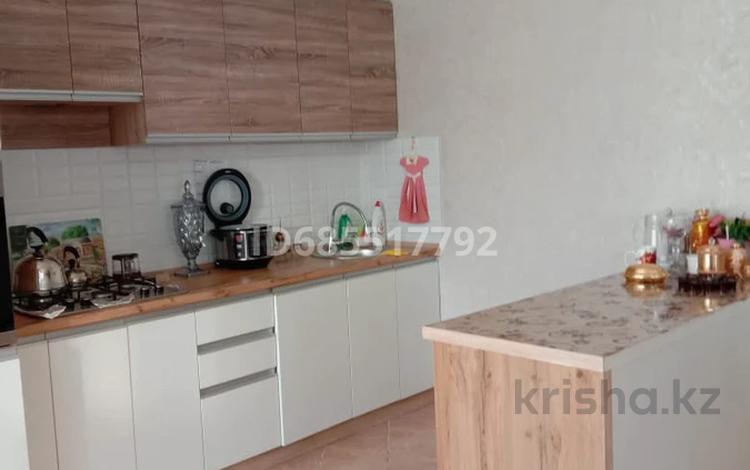2-комнатная квартира · 68.2 м² · 2/2 этаж, мкр 12 82 — Напротив жилого комплекса Кен дала за 20 млн ₸ в Актобе — фото 2