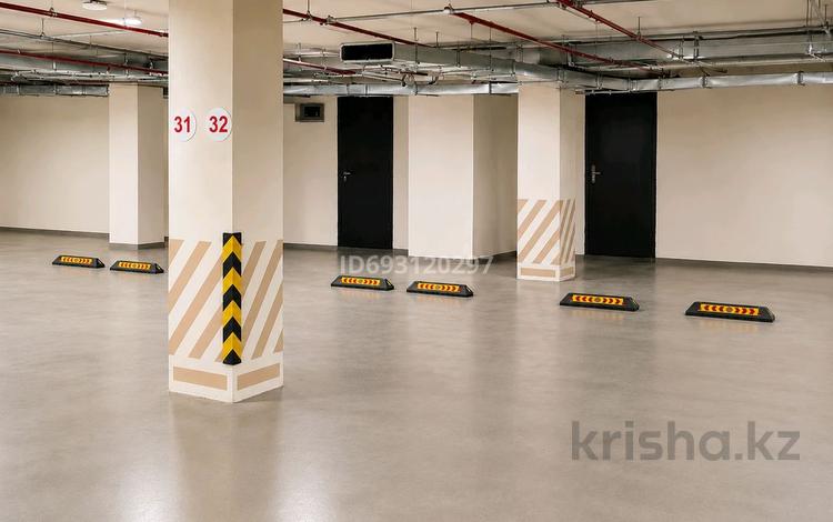 Паркинг · 13 м² · мкр Комсомольский, Умай Ана 14 — КАЗГЮУ, шоссе коргалджын за 35 000 ₸ в Астане, Есильский р-н — фото 2