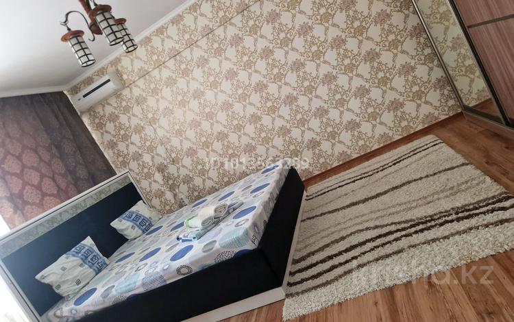 1-комнатная квартира · 50 м² · 1/5 этаж, мкр Центральный, Абая 11а за 10 000 ₸ в Атырау — фото 2