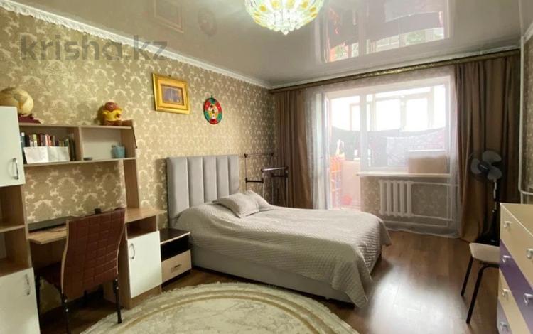 3-бөлмелі пәтер · 84.5 м² · 3/6 қабат, Воинов-Интернационалистов 2к1, бағасы: 38 млн ₸ в Костанае — фото 2