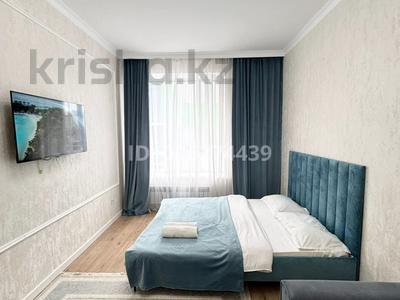 1-комнатная квартира · 40 м² · 4/12 этаж, Туран — В шаговой доступности Хан Шатыр, Астана Опера, Республиканский диагностический центр, Центр Материнства и детства, КазМунайГаз и т.д. В квартире есть все необходимое: Smart TV, Wifi, чистое постельное белье, полотенце, тапочки, одноразовые средства гигиены. посуда, утюг и микроволновка. ! Кондиционер! Идеальная чистота, клининг.после каждого гостя. В выходные и праздничные дни цена Выше. Шуметь и курить запрещено! Дом ориентировочно находится возле Хан шатыр/ РДЦ за 16 000 〒 в Нура р-н