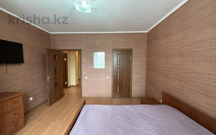 3-комнатная квартира · 80 м² · 12/17 этаж, Ходжанова 76 за 380 000 ₸ в Алматы, Бостандыкский р-н — фото 2