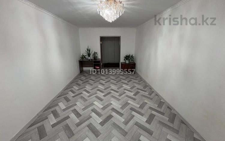 2-бөлмелі пәтер · 77.4 м² · 9/9 қабат, 12 ш/а. — Остановка 41дом или Кендала, бағасы: 19 млн ₸ в Актобе, мкр 12 — фото 2