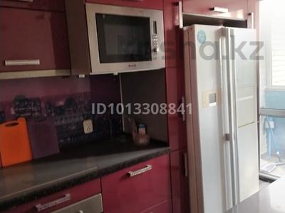 3-комнатная квартира · 64 м² · 5 этаж, мкр Новый Город, Бухар-жырау 76 за 25.5 млн ₸ в Караганде, Казыбек би р-н
