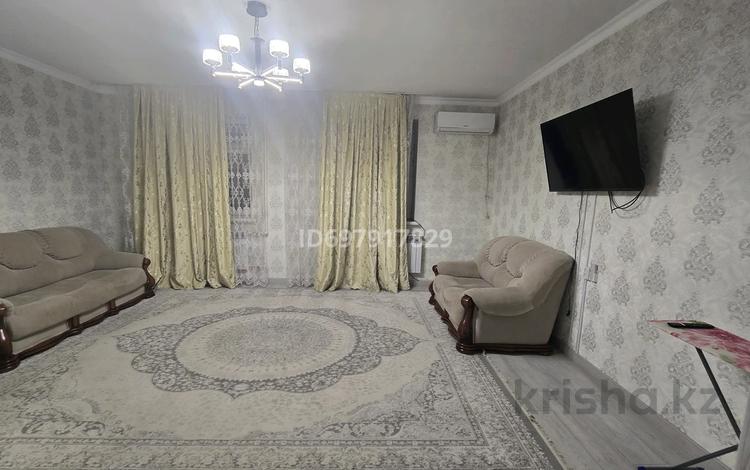 2-бөлмелі пәтер, 70 м², 1/4 қабат ай сайын, мкр Нурсат 22, бағасы: 250 000 〒 в Шымкенте, Каратауский р-н — фото 2