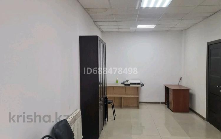 Офисы · 18 м² за 60 000 ₸ в Актобе, мкр. Алтын орда — фото 6