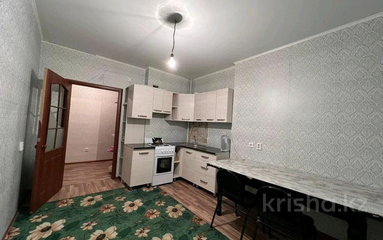 1-комнатная квартира, 42 м², 3/9 этаж помесячно, мкр Астана за 80 000 〒 в Шымкенте, Каратауский р-н — фото 2