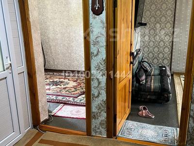 Пәтерлер в Туркестанской обл.: 2-бөлмелі пәтер · 60 м² · 2/4 қабат, Копжасарова 34/4 — Напротив кафе Бек, бағасы: 16 млн 〒 2-бөлмелі пәтер · 60 м² · 2/4 қабат, Копжасарова 34/4 — Напротив кафе Бек, бағасы: 16 млн 〒 в Атакенте