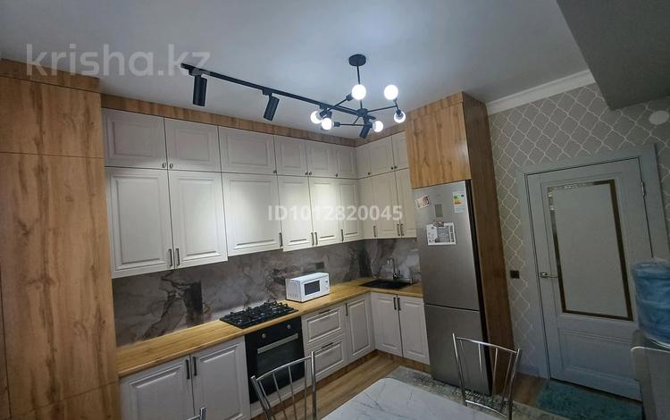 2-комнатная квартира · 78 м² · 3/10 этаж, мкр Нурсая, Абулхаир Хана 51А блок Б за 38 млн ₸ в Атырау — фото 29