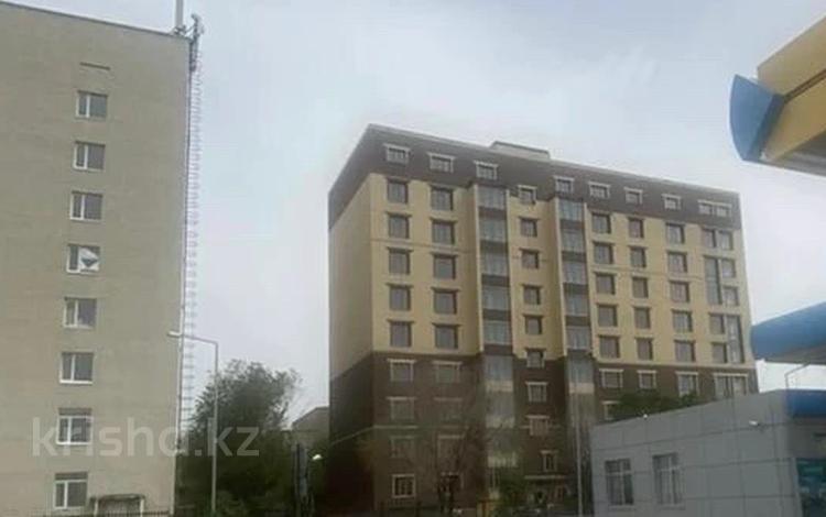 4-комнатная квартира, 144 м², 4/9 этаж, Молдагуловой 49а за 40.9 млн 〒 в Актобе — фото 2