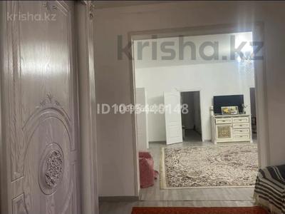 Отдельный дом · 4 комнаты · 220 м² · 8 сот., Байтерек 3 улица 44 98 — 16 улица за 35 млн ₸ в 