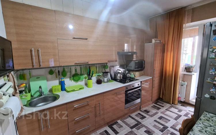 3-комнатная квартира · 63 м² · 5/5 этаж, мкр Аксай-2 61 — Толе би - Саина