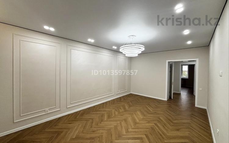 2-бөлмелі пәтер · 73 м² · 6/9 қабат, мкр. Алтын орда, Молдаугулова 2 — Алынорда, бағасы: 34.5 млн ₸ в Актобе — фото 2