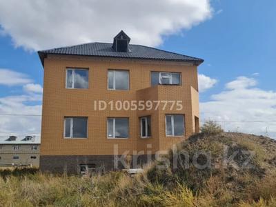 Отдельный дом · 7 комнат · 237 м² · 10 сот., мкр Кунгей за 100 млн 〒 в Караганде, Казыбек би р-н