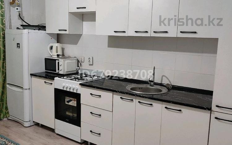 2-комнатная квартира, 60 м², 1/5 этаж помесячно, Мкр Алтын Орда 6/18 — Школа 207