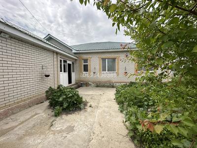 Отдельный дом · 6 комнат · 240 м² · 9 сот., Абая Кунанбаева — Рядом с мечетью «Анашым» за 38 млн ₸ в Атырау, мкр Мирас