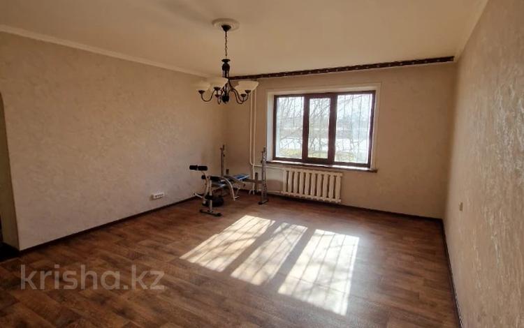 2-комнатная квартира, 55.7 м², 1/9 этаж, Бозтаева за 18.5 млн 〒 в Семее — фото 2
