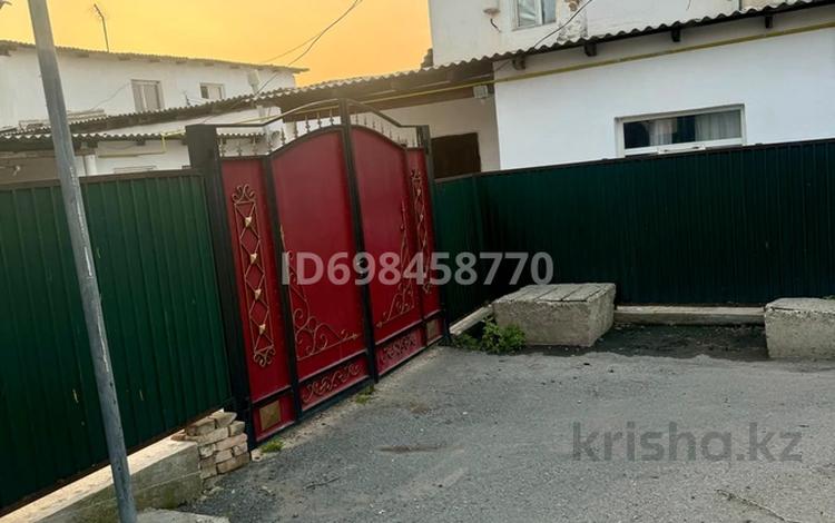 Отдельный дом · 6 комнат · 180 м² · 6 сот., Қазыбек би 2А/1 — Возле Акимата за 15 млн 〒 в Шардара — фото 2
