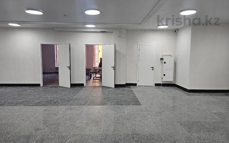 Еркін, кеңселер, дүкендер мен бутиктер, қоймалар, қоғамдық тамақтану орны, сұлулық салондары, медорталықтар мен дәріханалар, білім орталықтары, ойын-сауық, конференц-залдар, кабинеттер және жұмыс орындары · 540 м², бағасы: ~ 4.1 млн ₸ в Астане, Нура р-н — фото 2