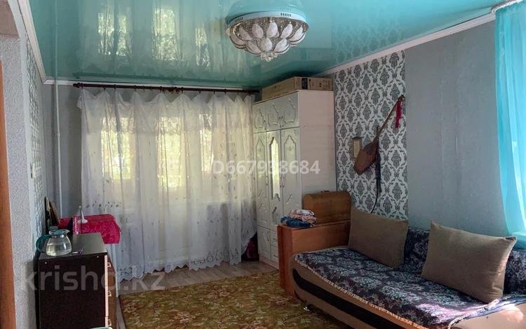 1-комнатная квартира, 35 м², 2/5 этаж, Проспект Металлургов за 8 млн 〒 в Темиртау — фото 2