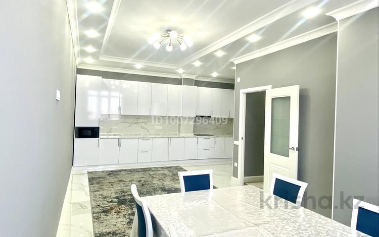 3-комнатная квартира · 110 м² · 10/12 этаж, 19-й мкр 28 за 47 млн ₸ в Актау — фото 2