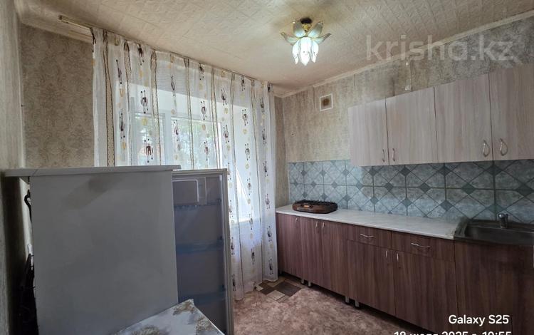 1-комнатная квартира · 32.3 м² · 1/5 этаж, Пр. Момышулы за 3.9 млн 〒 в Темиртау — фото 4