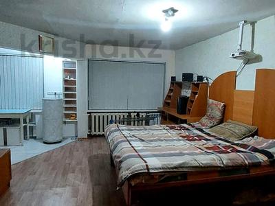 1-комнатная квартира, 33 м², 1/4 этаж, Караганды 30 за 4.8 млн 〒 в Темиртау