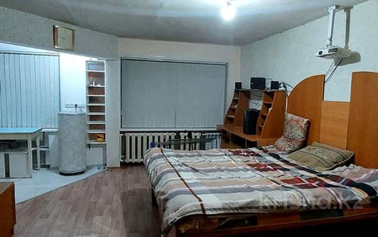 1-комнатная квартира, 33 м², 1/4 этаж, Караганды 30 за 4.8 млн 〒 в Темиртау — фото 2
