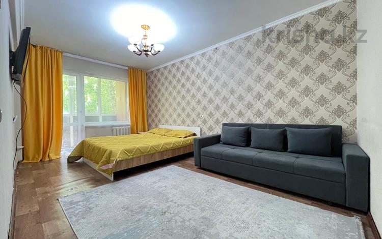 1-комнатная квартира · 38 м² · 2/5 этаж, Михаэлиса — Абая за 10 000 ₸ в Усть-Каменогорске — фото 52