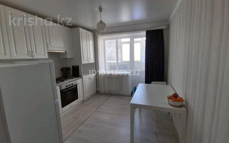 1-бөлмелі пәтер · 45 м² · 8/9 қабат, мкр 12 бөкенбайбатыра 22к1 — Кендала, Болашак , 11мкр, бағасы: 18.5 млн ₸ в Актобе — фото 2
