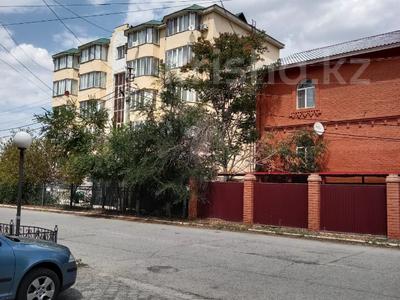 4-комнатная квартира · 185 м² · 4/5 этаж, мкр Центральный, О. Атамбаева 20 за 45.8 млн 〒 в Атырау