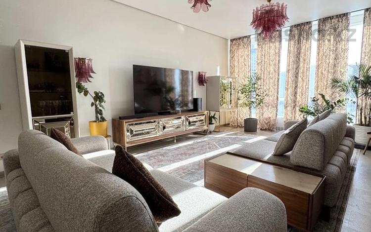3-бөлмелі пәтер · 120 м² · 7/33 қабат, Аль-фараби 15/1, бағасы: 220 млн ₸ в Алматы, Бостандыкский р-н — фото 2