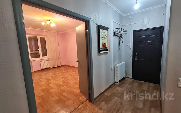 1-комнатная квартира, 45 м², 5/5 этаж, монкеулы 108/2 за 12.3 млн 〒 в Уральске — фото 2