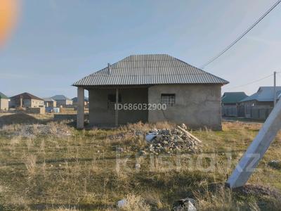 Отдельный дом · 3 комнаты · 80 м² · 8 сот., Село Әйтеке би, улица Жанақұрылыс б/н — Жақұрылыс за 7.5 млн 〒 в Аксукенте