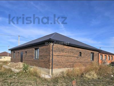 Отдельный дом · 4 комнаты · 180 м² · 10 сот., Республика 325 — Школа, Магазин Назым за 26 млн ₸ в Хромтау
