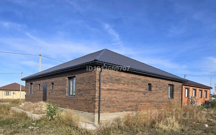 Отдельный дом · 4 комнаты · 180 м² · 10 сот., Республика 325 — Школа, Магазин Назым за 26 млн ₸ в Хромтау — фото 3