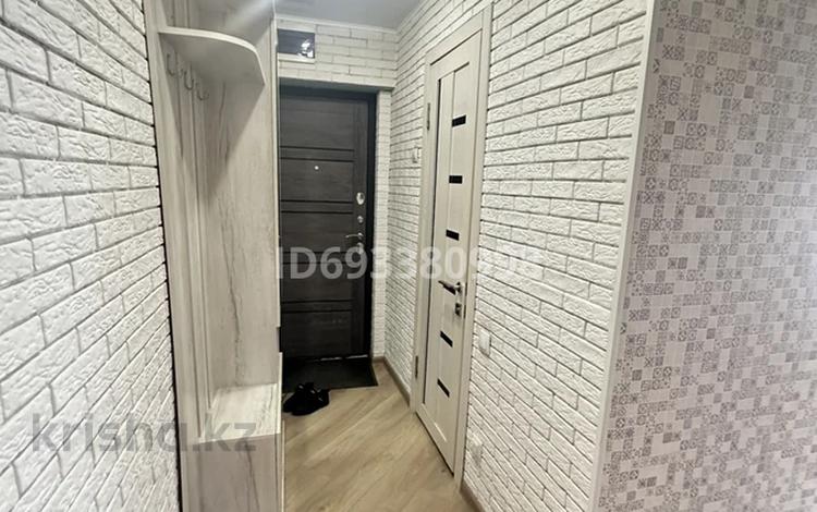 2-комнатная квартира, 47 м², 3/5 этаж помесячно, Морозова за 150 000 〒 в Щучинске — фото 2