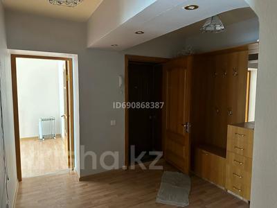 Аренда квартир в Карагандинской обл.: 3-комнатная квартира · 115 м² · 2/5 этаж · помесячно, Пр.Нурсултана Назарбаева 53/3 — Мед.академия, школа Мурагер за 300 000 〒 3-комнатная квартира · 115 м² · 2/5 этаж · помесячно, Пр.Нурсултана Назарбаева 53/3 — Мед.академия, школа Мурагер за 300 000 〒 в Караганде, Казыбек би р-н