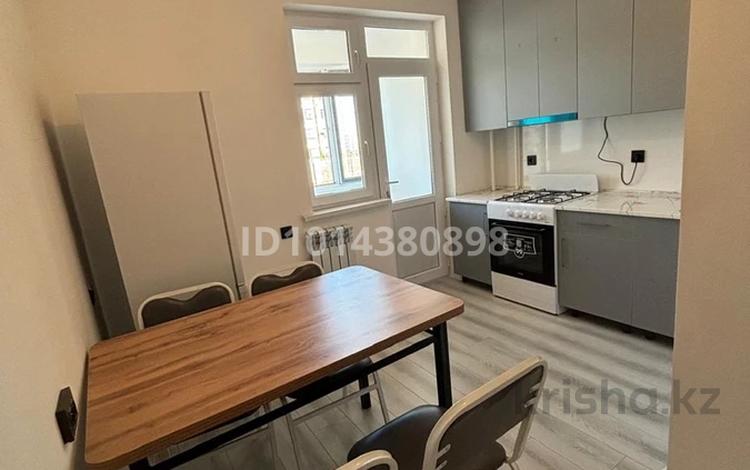 2-комнатная квартира · 60 м² · 2/5 этаж, мкр Акжайык за 170 000 ₸ в Шымкенте, Абайский р-н — фото 2