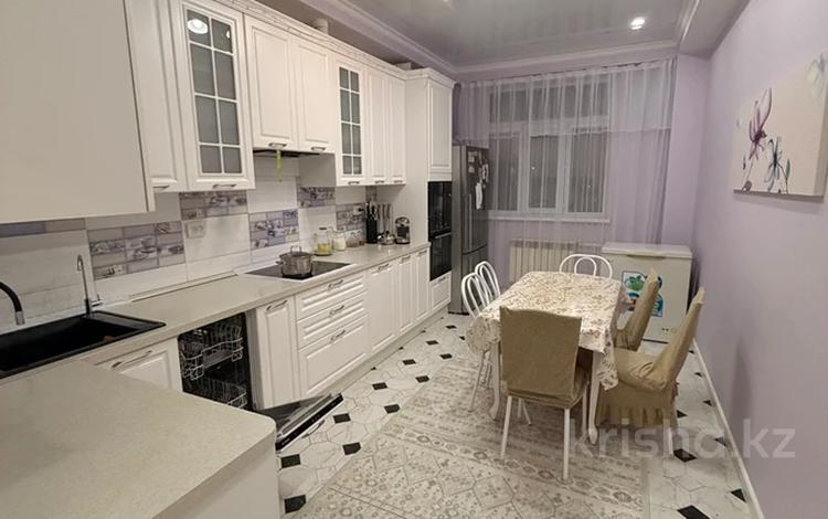 3-комнатная квартира · 117 м² · 10/14 этаж, 17-й мкр 6 за 65 млн ₸ в Актау — фото 2