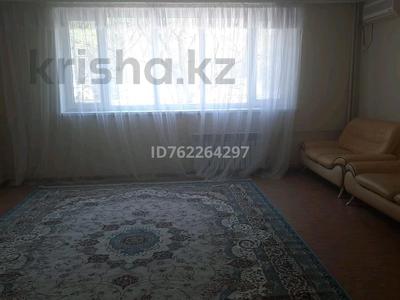 Продажа квартир в Мангистауской обл.: 4-комнатная квартира · 100 м² · 2/5 этаж, 15-й мкр 26 — С мебелью за 27 млн 〒 4-комнатная квартира · 100 м² · 2/5 этаж, 15-й мкр 26 — С мебелью за 27 млн 〒 в Актау