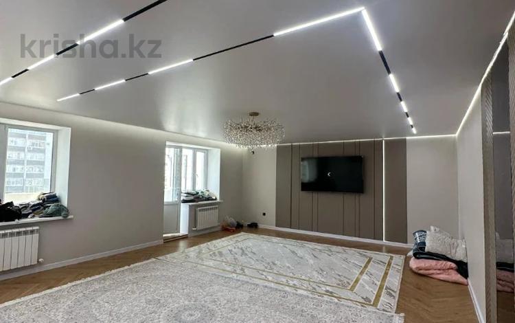 3-комнатная квартира · 111.6 м² · 2/5 этаж, мкр. Алтын орда 11ак2 за 48.8 млн 〒 в Актобе — фото 2