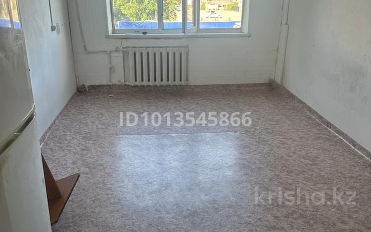 1 бөлме · 18 м² · 3/5 қабат, 2 ш/а., Братья Жубановых 257, бағасы: 30 000 ₸ в Актобе, мкр 8 — фото 2