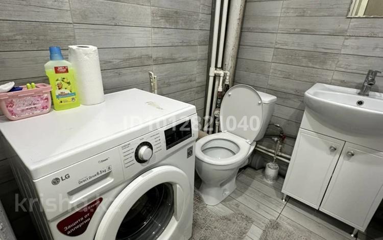 1-бөлмелі пәтер · 36 м² · 1 қабат, мкр 4 8 — Азия Молл, бағасы: 180 000 ₸ в Уральске — фото 2