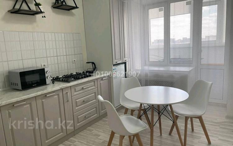 1-комнатная квартира · 43 м² · 7/9 этаж, мкр. Алтын орда, Ораза Татеулы за 17.8 млн 〒 в Актобе — фото 3