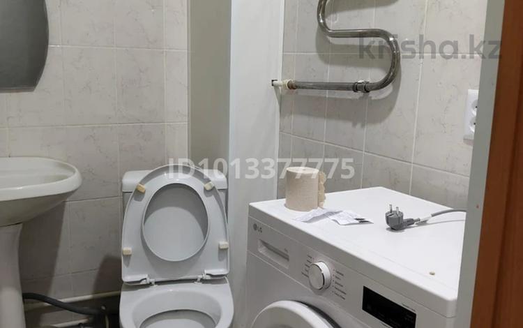 1-комнатная квартира · 35 м² · 1/9 этаж, мкр Кунаева 51 за 120 000 ₸ в Уральске — фото 8